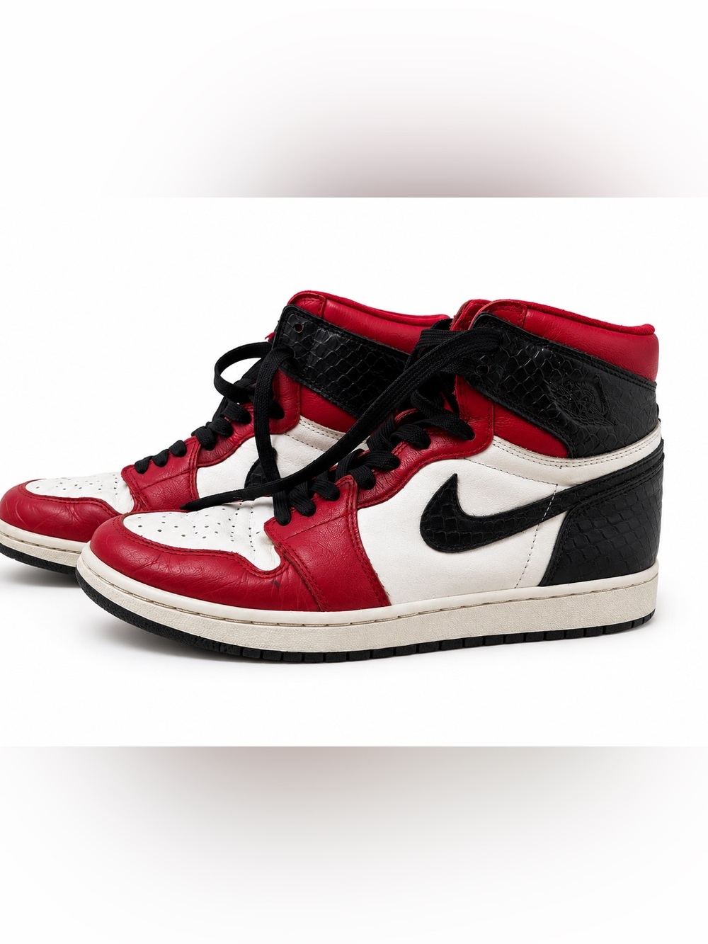 Jordan 1 Retro High
Satin Snake Chicago (Women's)